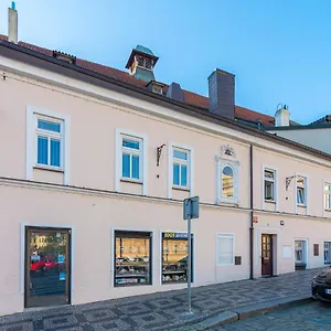 The Bookhouse, 5-bedroom By Castle Prag