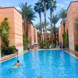 Kamal De Luxe Avec Jacuzzi Et Trois Piscines Au Coeur De Marrakech (adults Only) Guest house